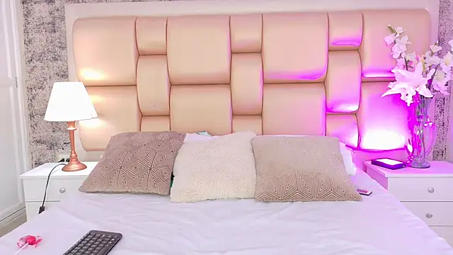 AngelaRoberts online show from 23, 11, 2025