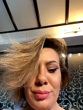 Snapshot of emmasweett11 chatting on 2, 12, 2025 emmasweett11 online show from 2, 12, 2025