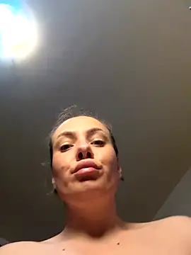 Snapshot of emmasweett11 chatting on 8, 10, 2025 emmasweett11 online show from 8, 10, 2025