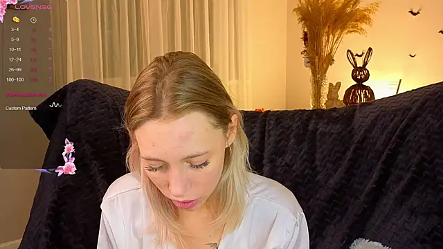 NyxaThorn online show from 4, 11, 2025