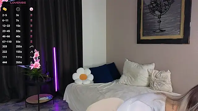 NyxaThorn online show from 12, 9, 2025