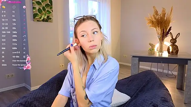 NyxaThorn online show from 28, 9, 2025