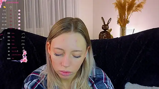 NyxaThorn online show from 8, 11, 2025