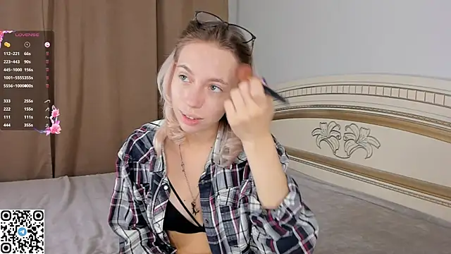 NyxaThorn online show from 13, 9, 2025