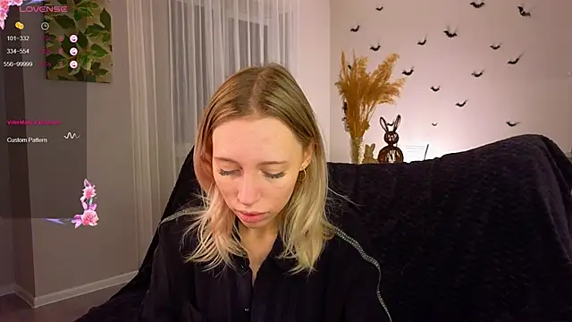 NyxaThorn online show from 6, 11, 2025