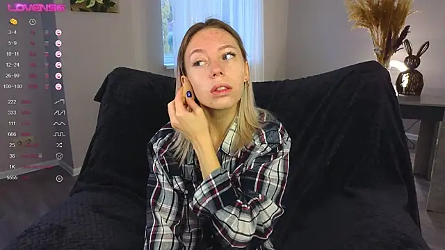 NyxaThorn online show from 27, 9, 2025