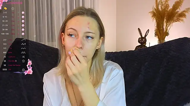 NyxaThorn online show from 10, 11, 2025