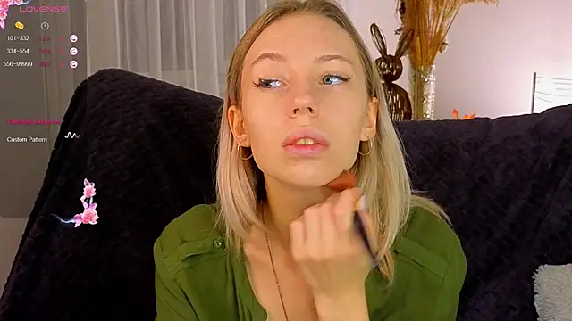 NyxaThorn online show from 7, 11, 2025