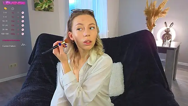 NyxaThorn online show from 7, 10, 2025