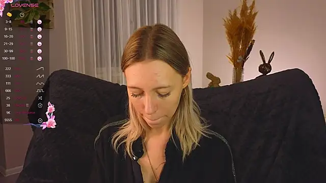 NyxaThorn online show from 19, 11, 2025