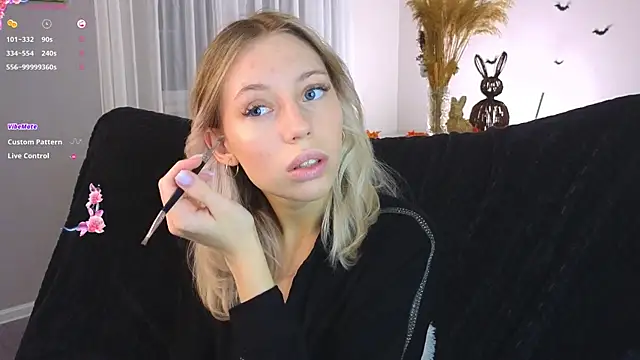 NyxaThorn online show from 2, 11, 2025