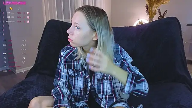 NyxaThorn online show from 25, 10, 2025