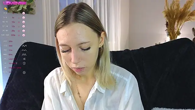 NyxaThorn online show from 20, 10, 2025