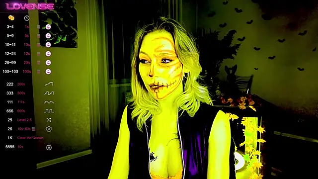 NyxaThorn online show from 31, 10, 2025