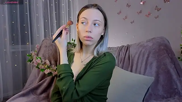 NyxaThorn online show from 4, 4, 2026