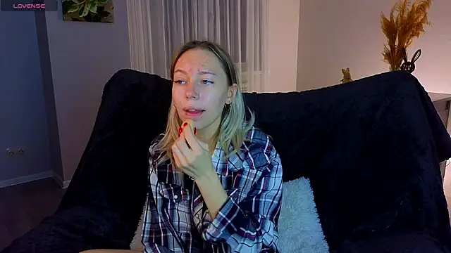 NyxaThorn online show from 28, 11, 2025