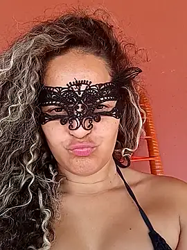 RaphinhaSanches online show from 10, 10, 2025