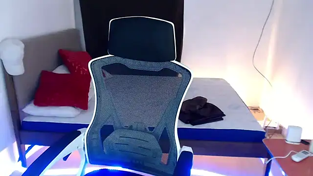 SultryCyraFoxmore online show from 18, 9, 2025