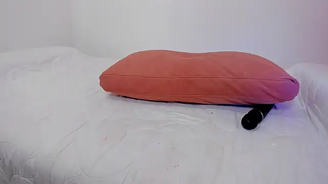 Emiss Jones online show from 11, 4, 2026