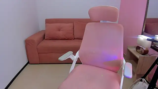 Emiss Jones online show from 8, 4, 2026