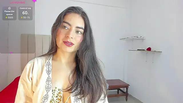 sashaa petit online show from 4, 11, 2025