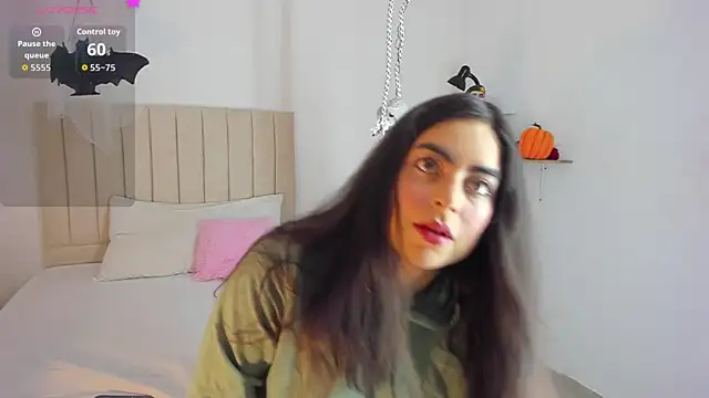 sashaa petit online show from 29, 10, 2025