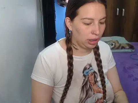 Snapshot of cloequeen15 chatting on 9, 3, 2026 cloequeen15 online show from 9, 3, 2026