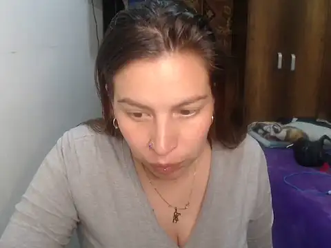 Snapshot of cloequeen15 chatting on 13, 3, 2026 cloequeen15 online show from 13, 3, 2026