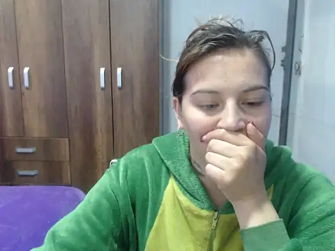 cloequeen15 online show from 14, 10, 2025