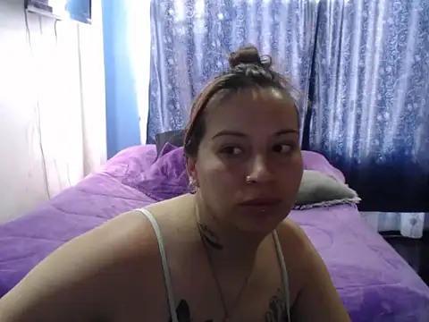 cloequeen15 online show from 4, 10, 2025