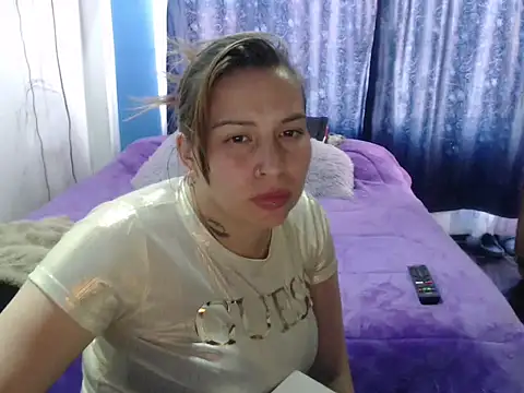 cloequeen15 online show from 3, 10, 2025