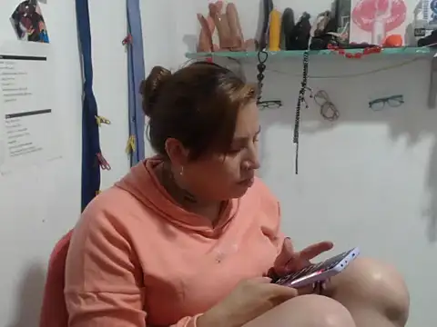 cloequeen15 online show from 10, 9, 2025