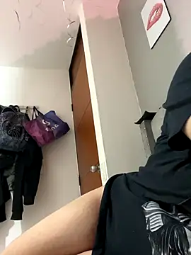 Aliciawhitee online show from 10, 10, 2025