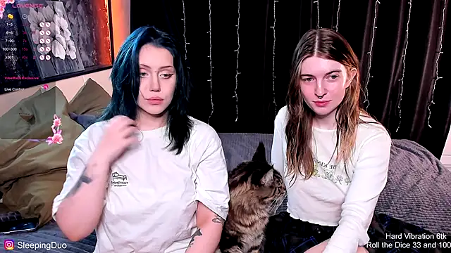 Snapshot of Threesomebabes chatting on 13, 11, 2025 Threesomebabes online show from 13, 11, 2025