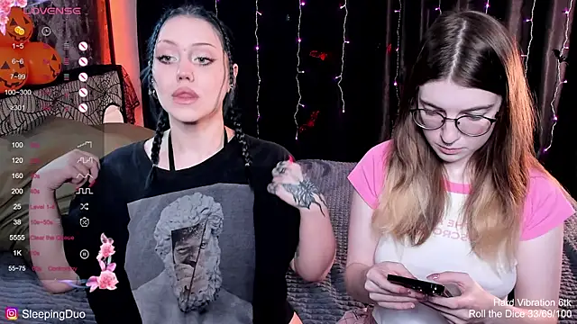 Snapshot of Threesomebabes chatting on 24, 10, 2025 Threesomebabes online show from 24, 10, 2025