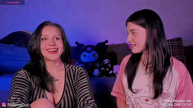 Snapshot of Threesomebabes chatting on 4, 6, 2026 Threesomebabes online show from 4, 6, 2026