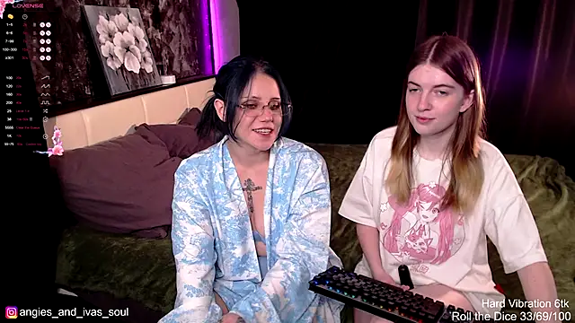 Snapshot of Threesomebabes chatting on 29, 9, 2025 Threesomebabes online show from 29, 9, 2025