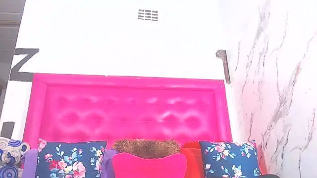 LoloQueen5 online show from 2, 6, 2026