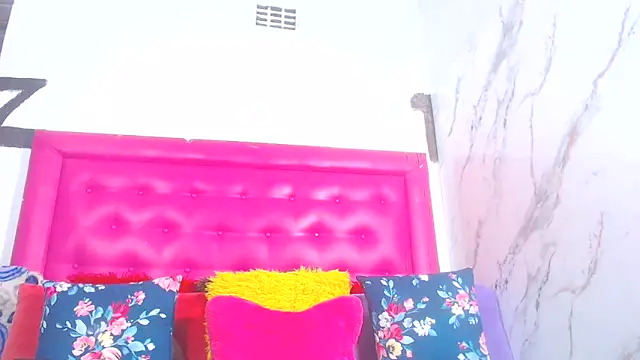 LoloQueen5 online show from 8, 6, 2026