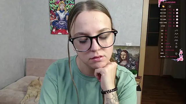 Violetwin online show from 26, 9, 2025