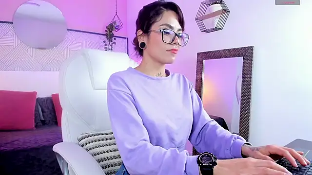 Snapshot of Esmeralda_CO chatting on 28, 10, 2025 Esmeralda CO online show from 28, 10, 2025