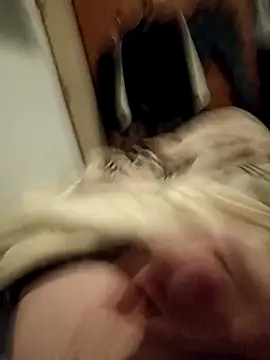 Snapshot of Empi19cm chatting on 15, 12, 2025 Empi19cm online show from 15, 12, 2025