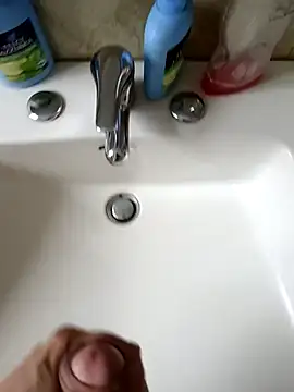 Snapshot of Empi19cm chatting on 8, 9, 2025 Empi19cm online show from 8, 9, 2025