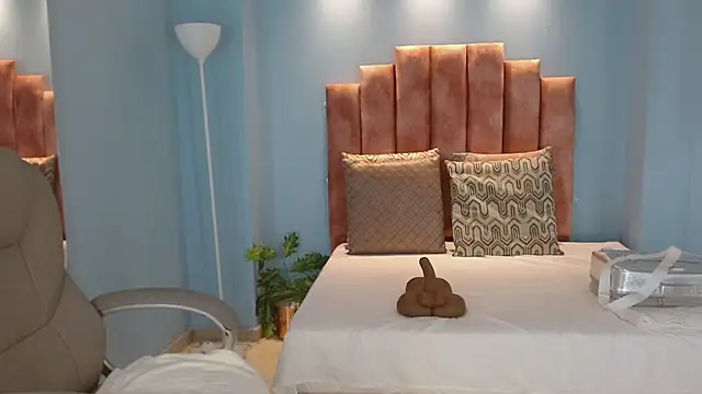 Milaa Star  online show from 18, 4, 2026