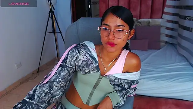 Milaa Star  online show from 2, 10, 2025