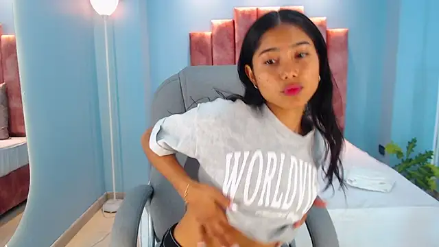 Milaa Star  online show from 12, 11, 2025