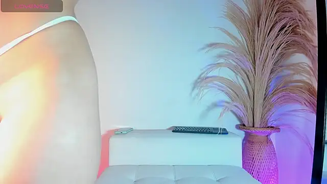 Noami Rose online show from 4, 12, 2025