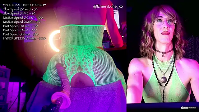 Snapshot of EmeryLune_xo chatting on 22, 10, 2025 EmeryLune xo online show from 22, 10, 2025