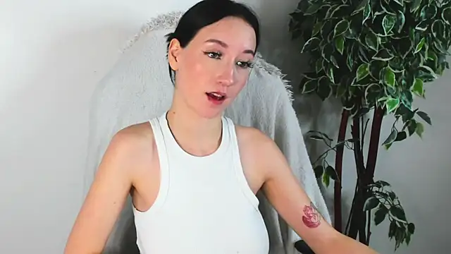 Snapshot of EileenMoores chatting on 28, 10, 2025 EileenMoores online show from 28, 10, 2025