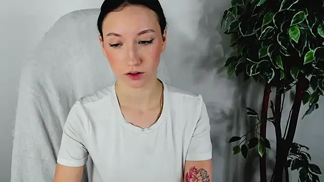 Snapshot of EileenMoores chatting on 11, 9, 2025 EileenMoores online show from 11, 9, 2025